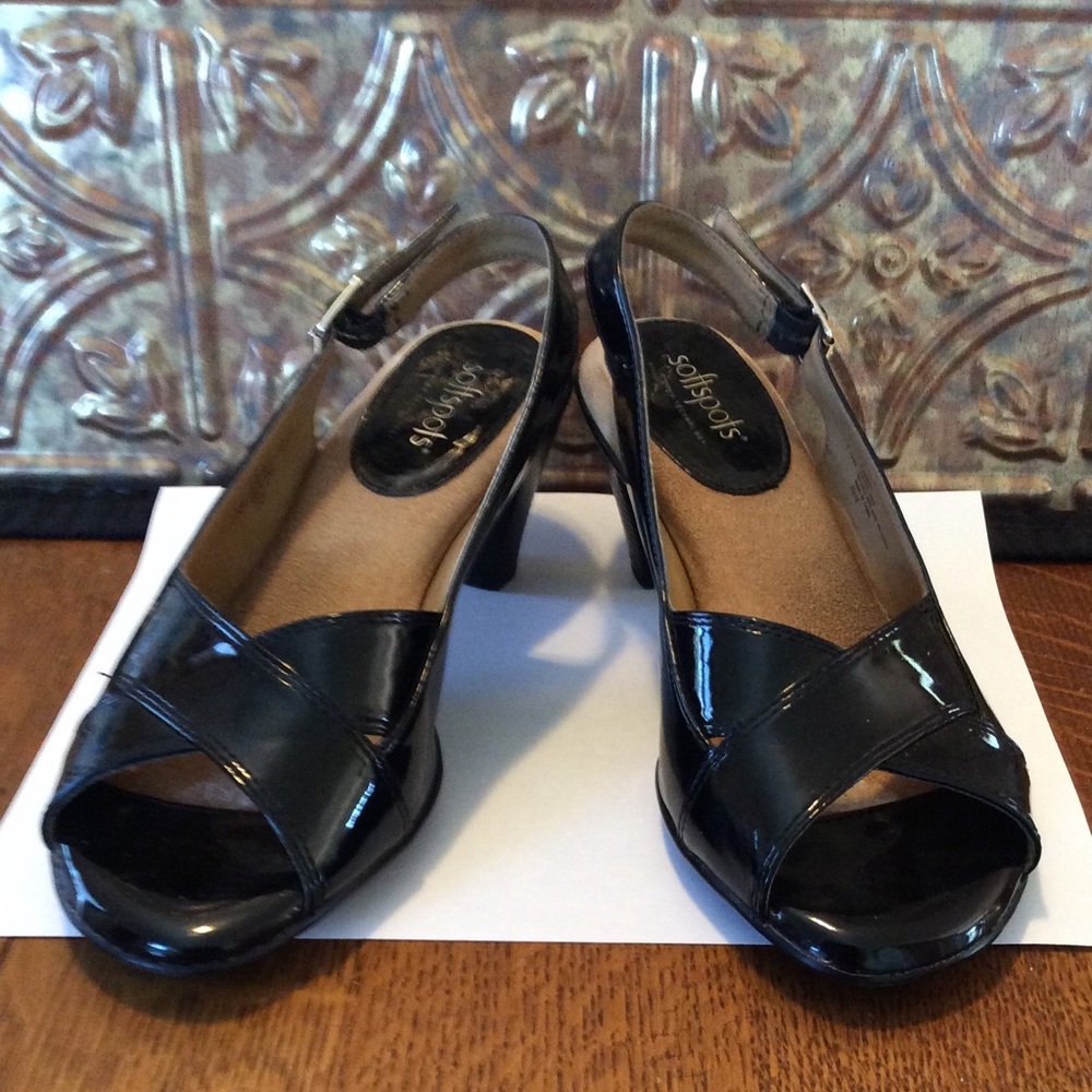 Soft spots patent leather dress sandals size 7.5 W